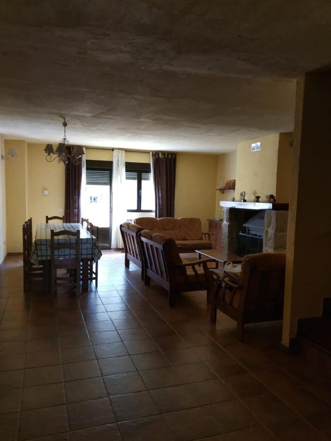 Villa Viv. De Uso Turístico Fuente el Tejo - Casa Ana Burgohondo Exterior foto