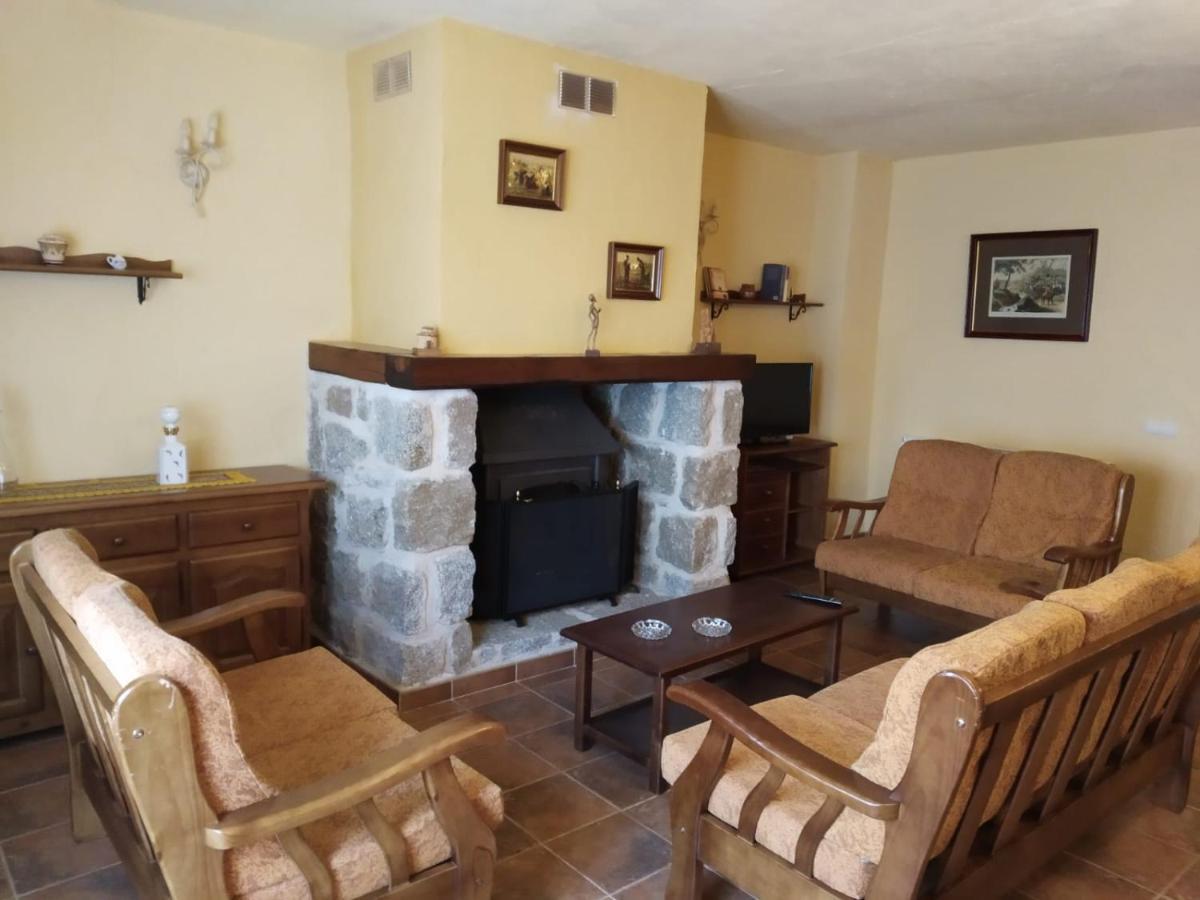 Villa Viv. De Uso Turístico Fuente el Tejo - Casa Ana Burgohondo Exterior foto